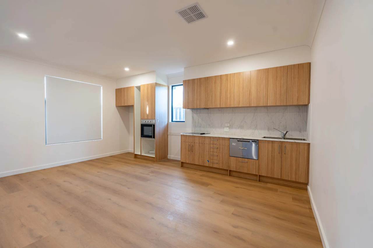 P 114 - Image 1